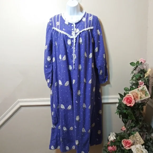 Lanz of Salzburg Harry Potter Style White Owl Patterned Purple Flannel Nightgown - Picture 12 of 12